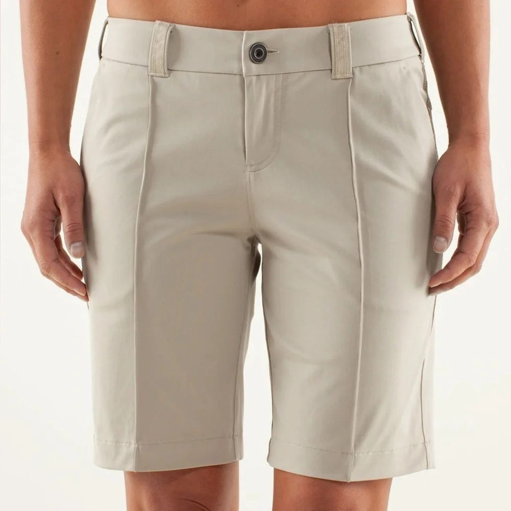Lululemon Women’s Club golf Short size 4 in Mojave Tan W7796S Bermuda 9” inseam